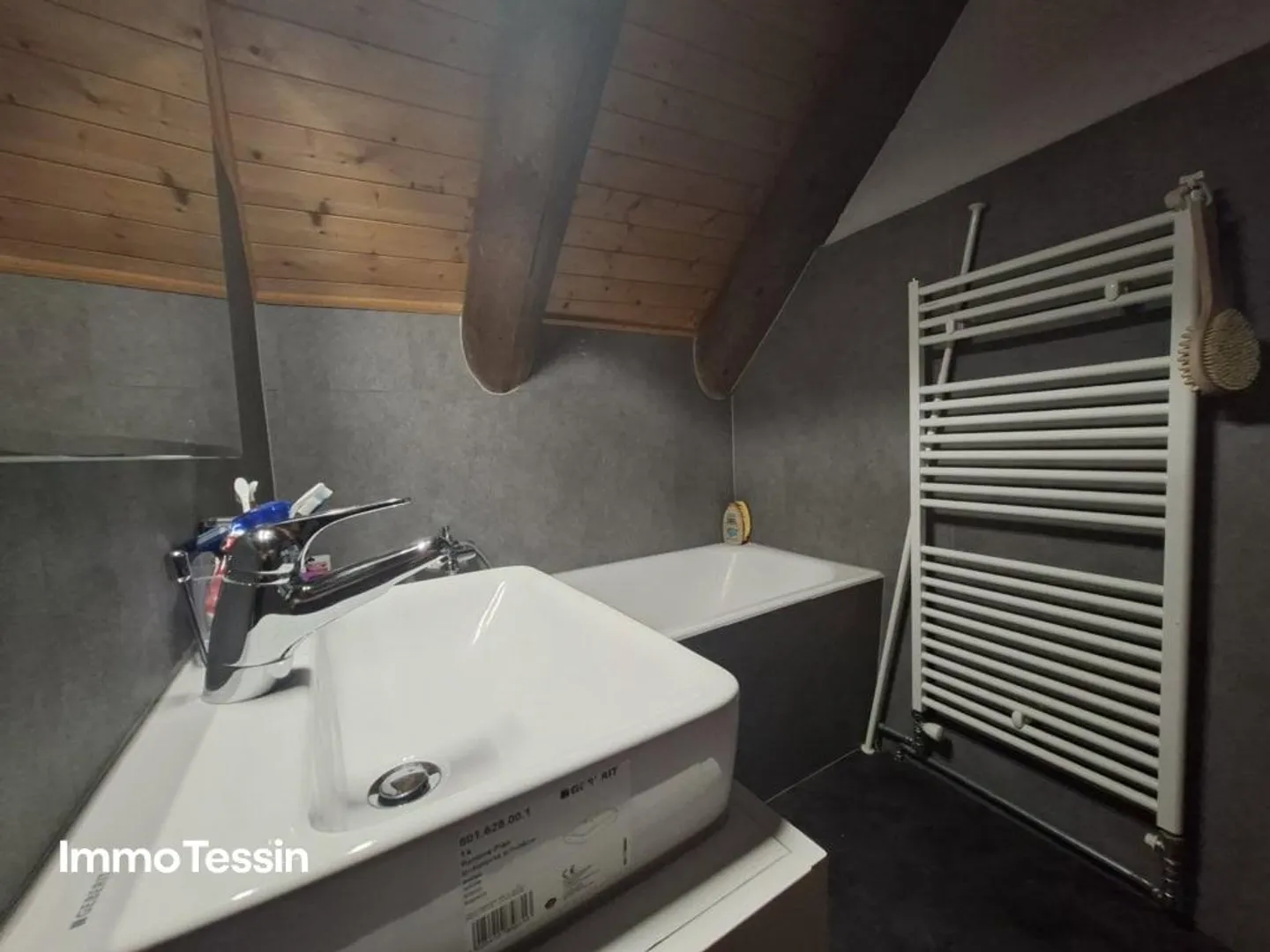 Cozy and renovated 3-room Nucleo Rustico full of charm - Photo 9 of 13