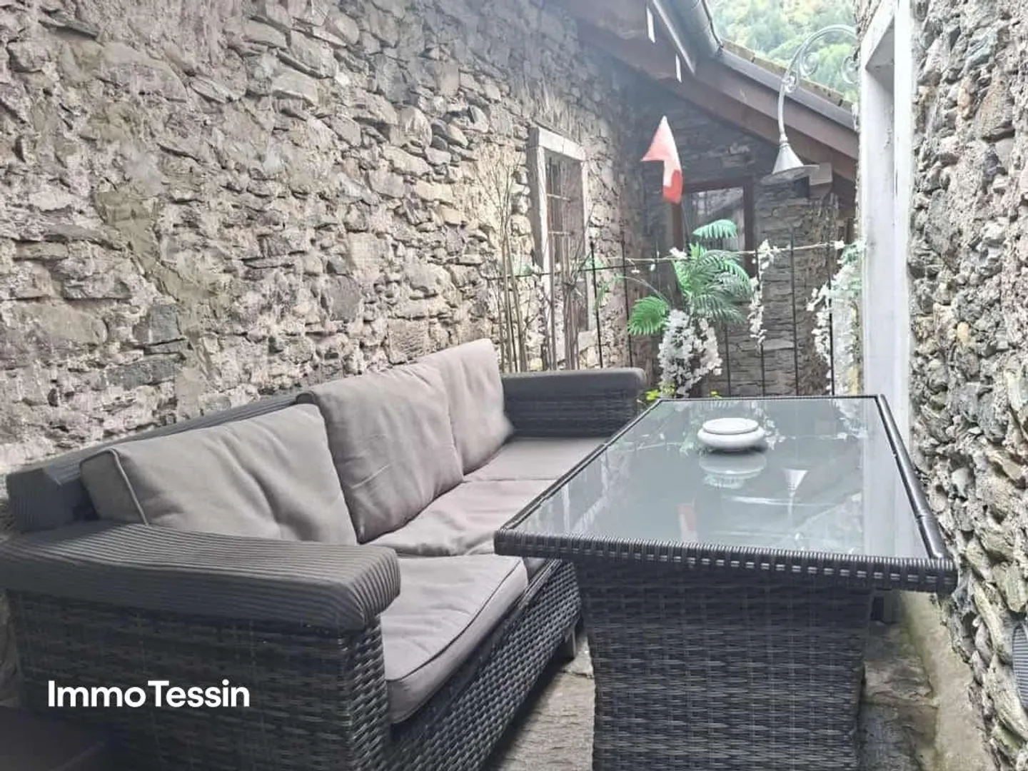 Cozy and renovated 3-room Nucleo Rustico full of charm - Photo 12 of 13