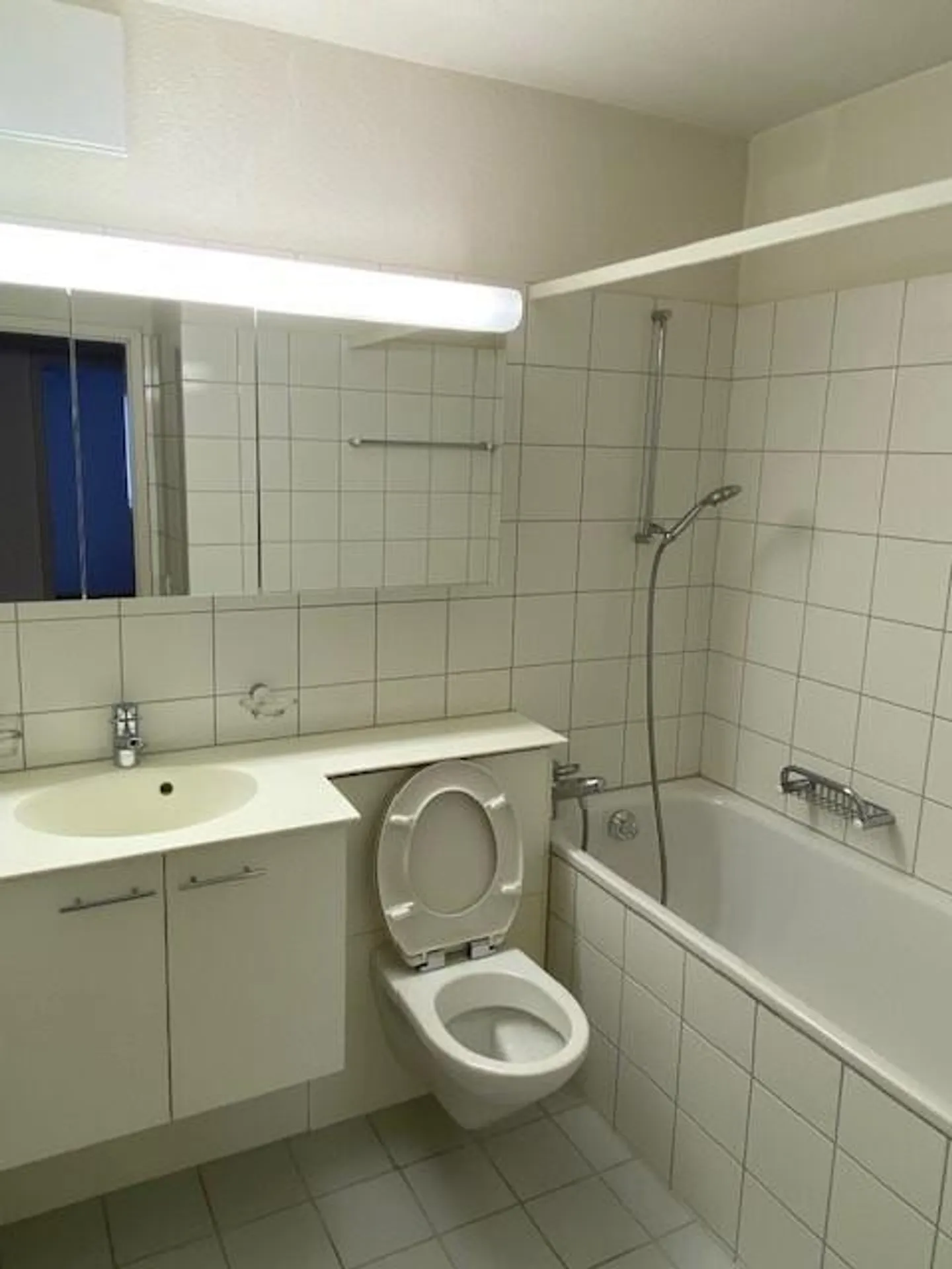 Moderne Wohnung Nähe See - Foto 2 von 6