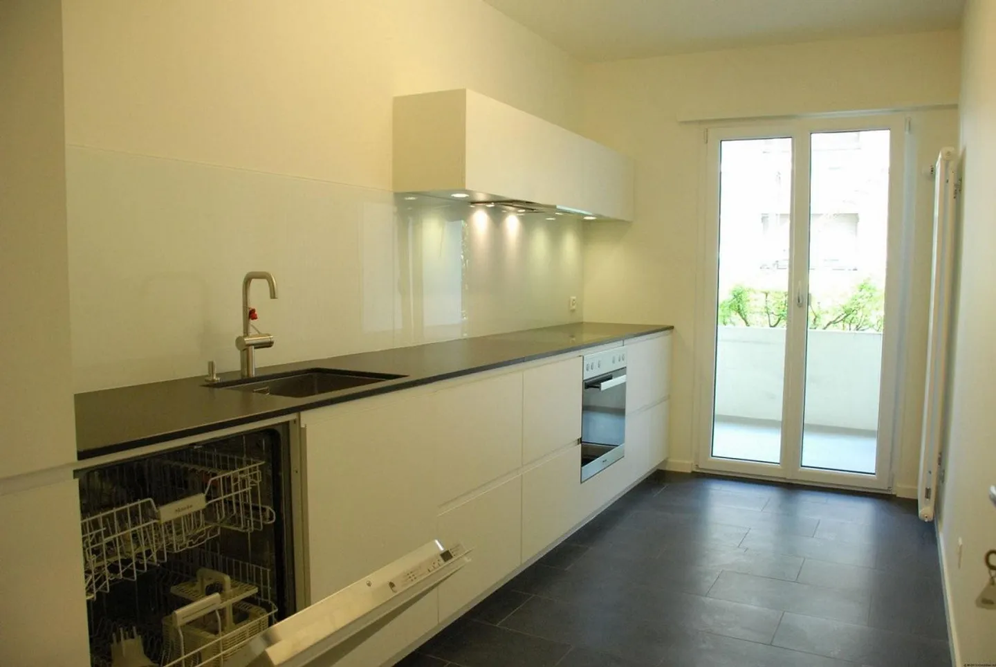 Large 3½-room apartment near the city center - Photo 2 of 12