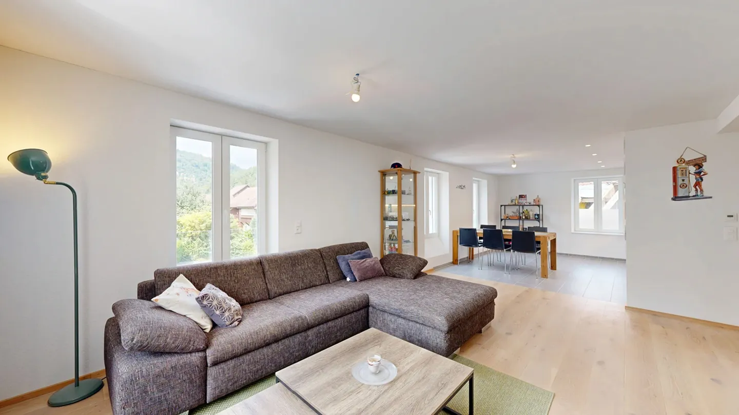 Moderne 3.5-Zimmer-Wohnung mit Balkon und Aussenparkplatz - Foto 1 von 15