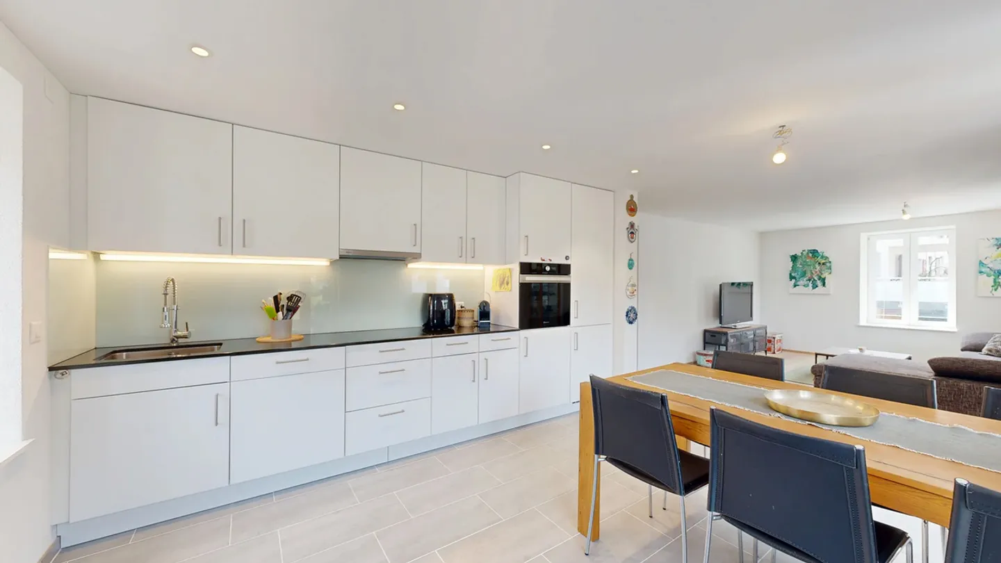 Moderne 3.5-Zimmer-Wohnung mit Balkon und Aussenparkplatz - Foto 7 von 15