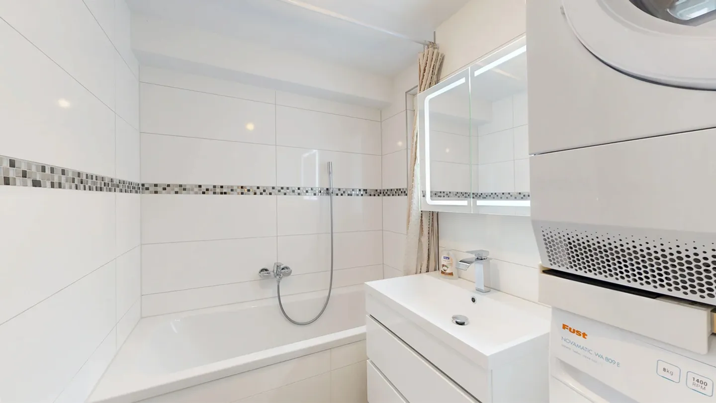 Moderne 3.5-Zimmer-Wohnung mit Balkon und Aussenparkplatz - Foto 9 von 15