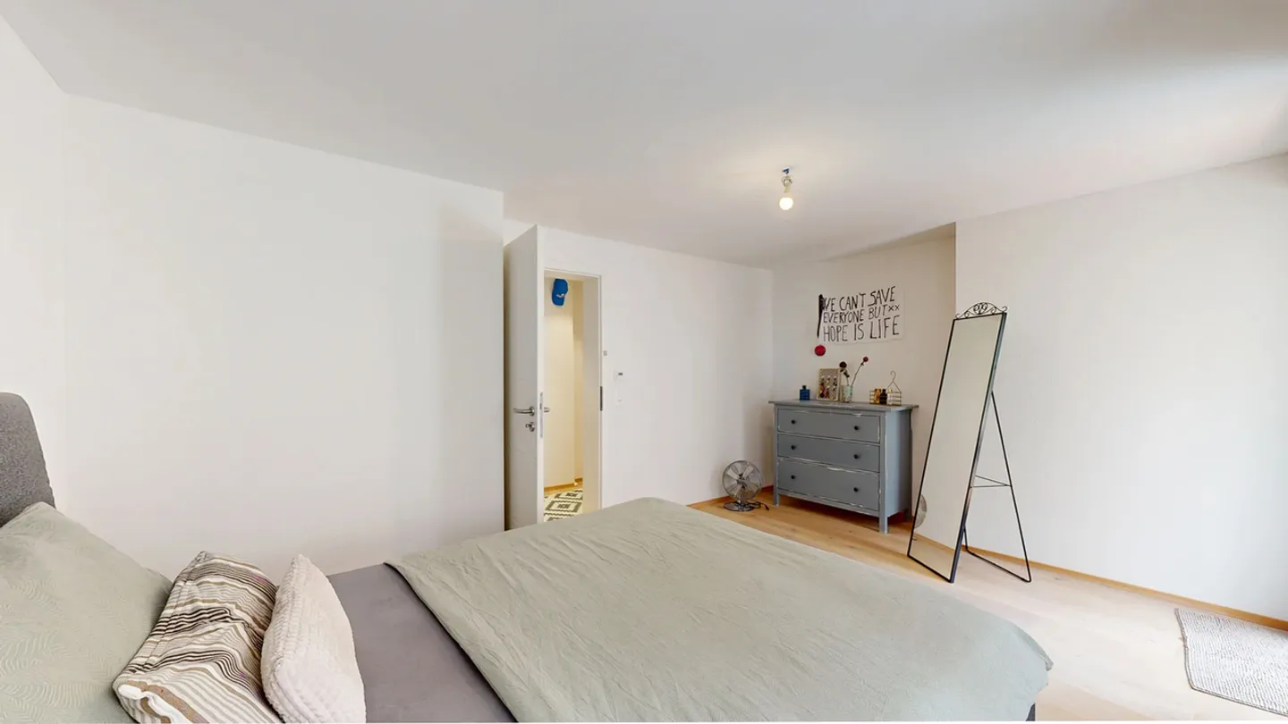 Moderne 3.5-Zimmer-Wohnung mit Balkon und Aussenparkplatz - Foto 11 von 15