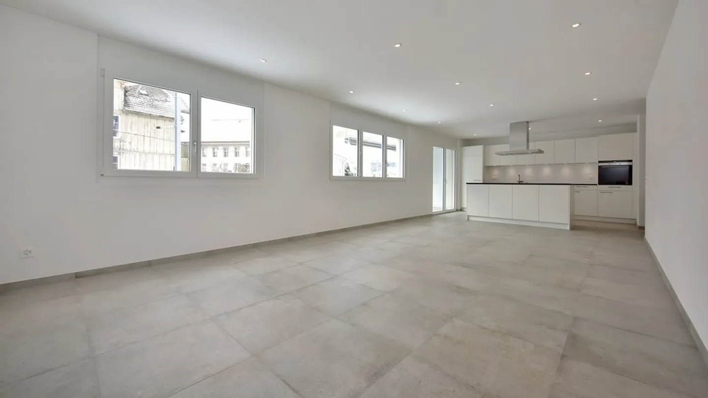 Modern 4.5-Room Apartment - Photo 2 of 11
