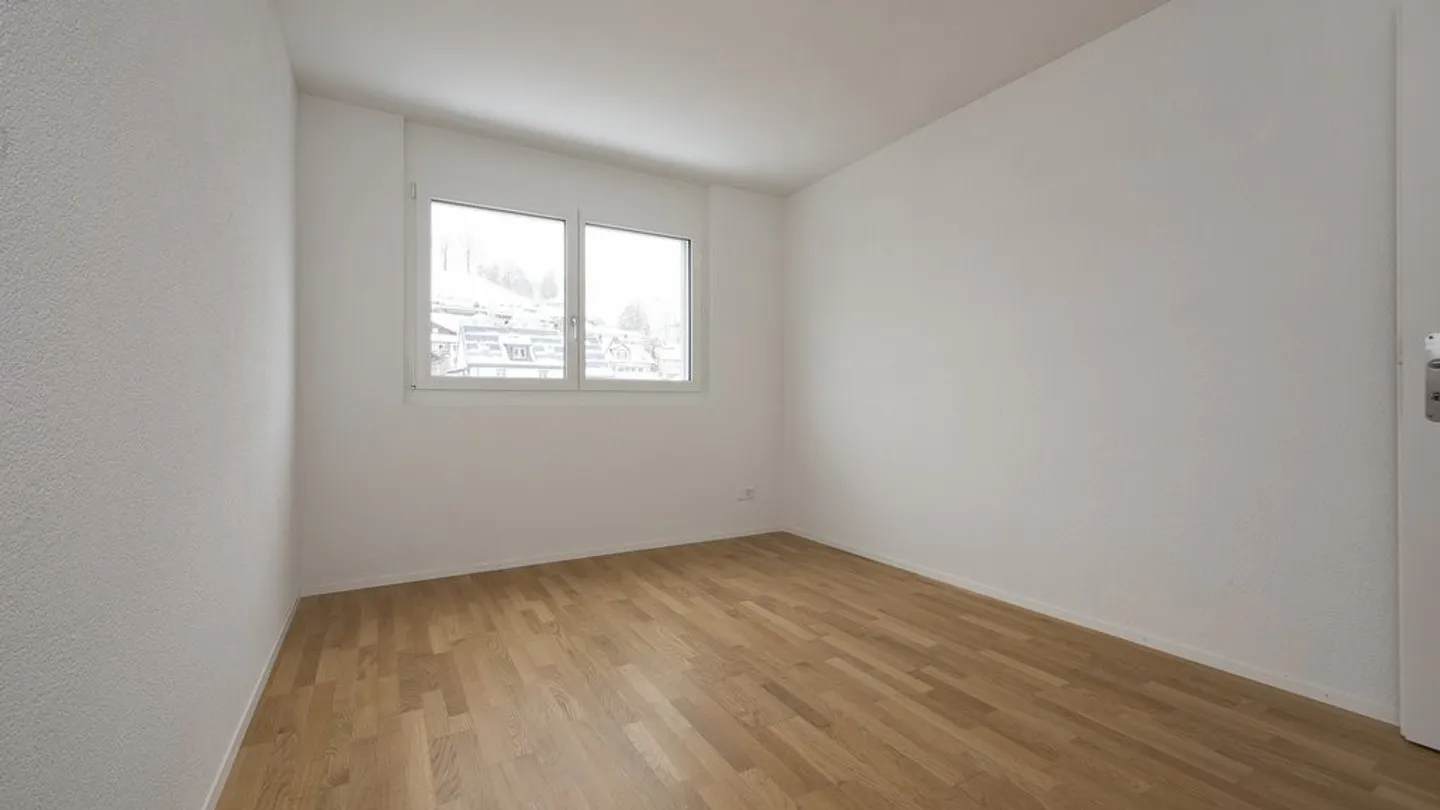 Modern 4.5-Room Apartment - Photo 3 of 11