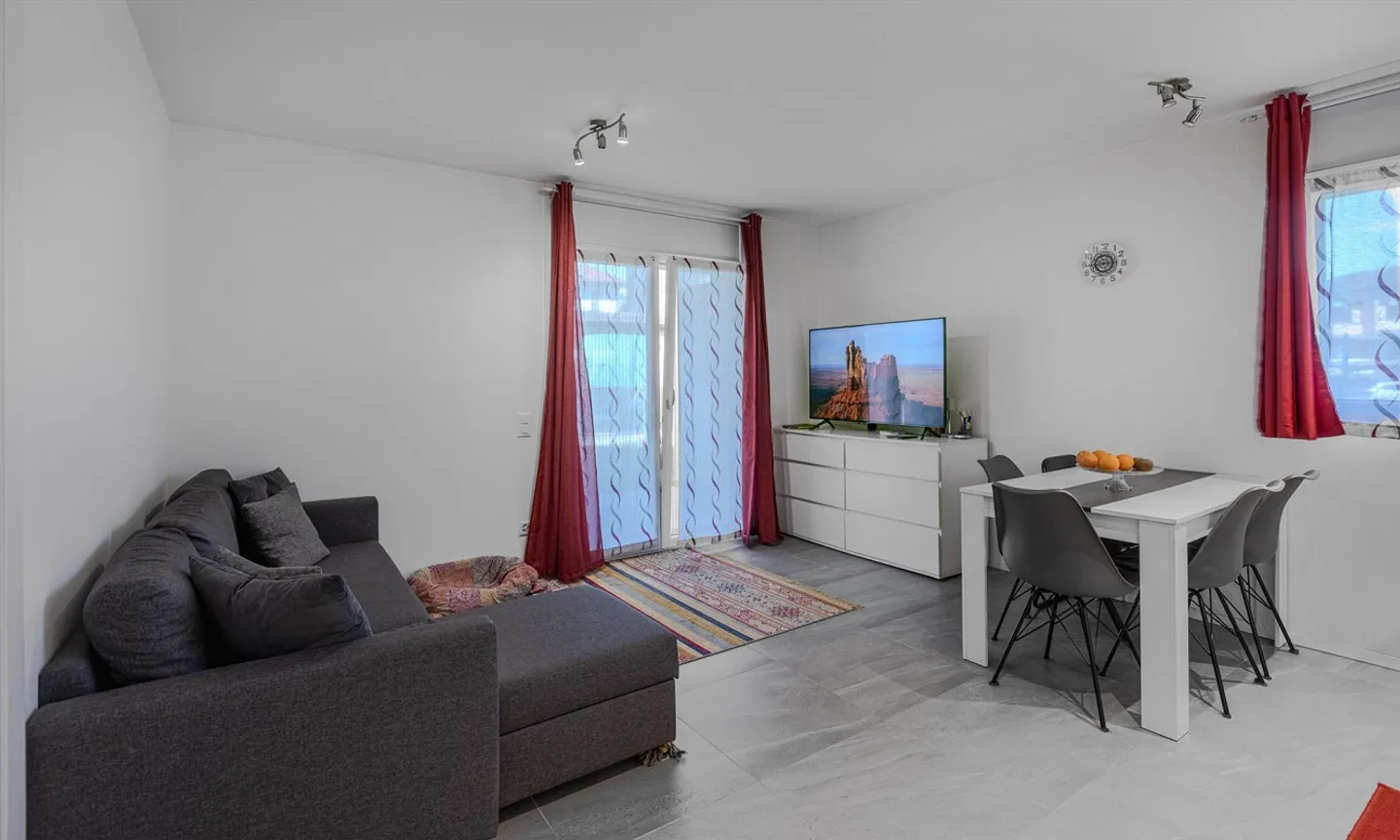 Modern 2.5-room apartment with garden in Caslano - Photo 3 of 10