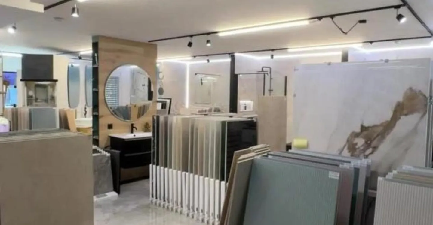 Spazio commerciale di 100 m² ristrutturato con visibilità eccezionale - Foto 1 di 7