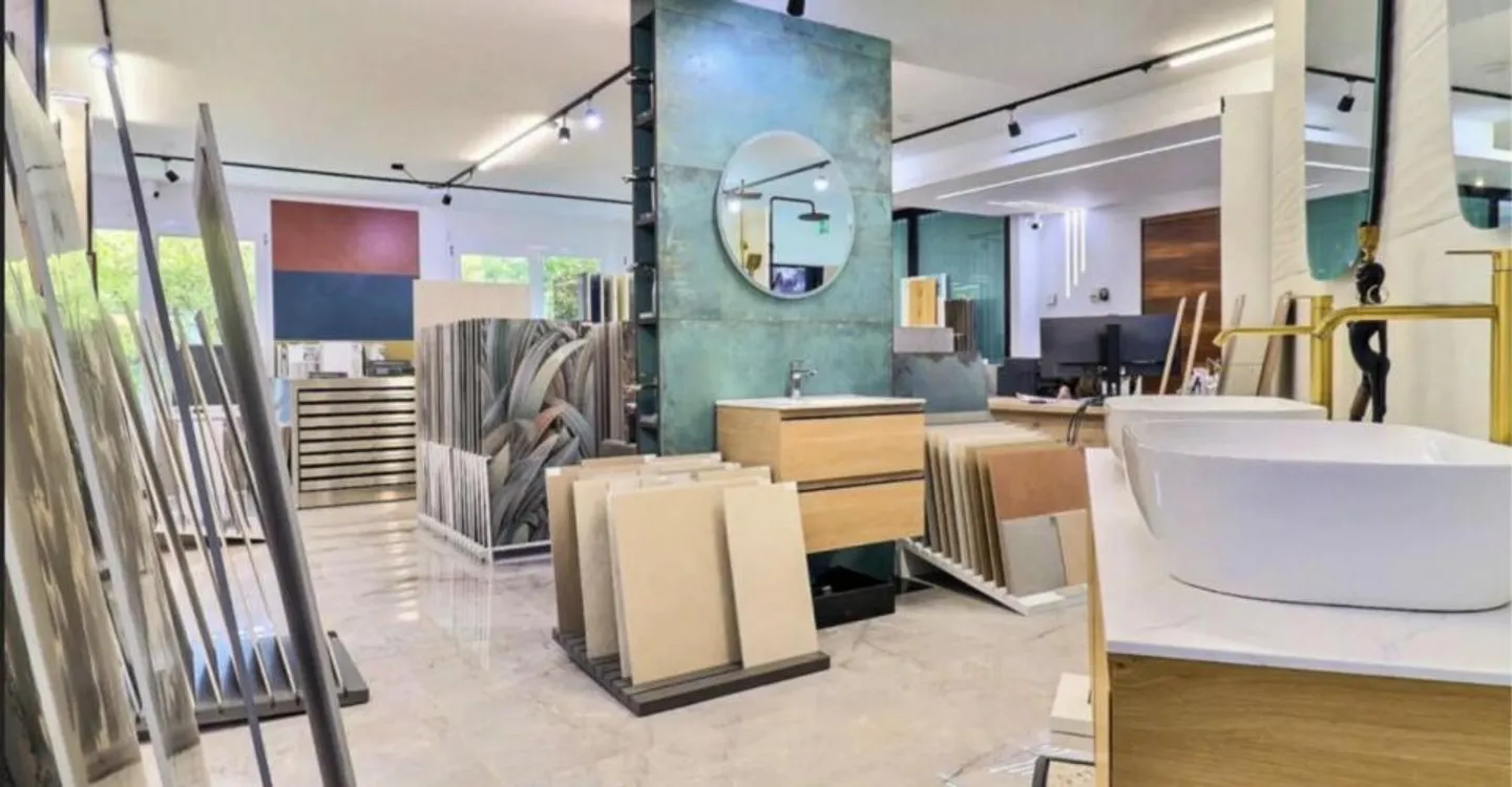 Spazio commerciale di 100 m² ristrutturato con visibilità eccezionale - Foto 7 di 7