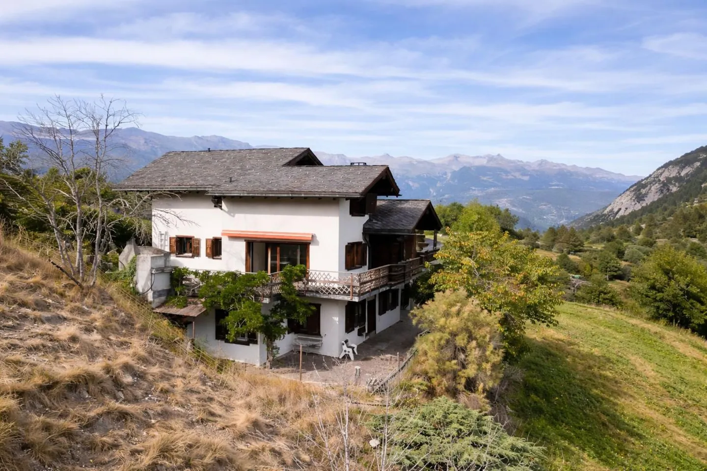 Maison charmante avec deux appartements indépendants et terrasses avec vue panoramique sur les montagnes - Photo 4 sur 13