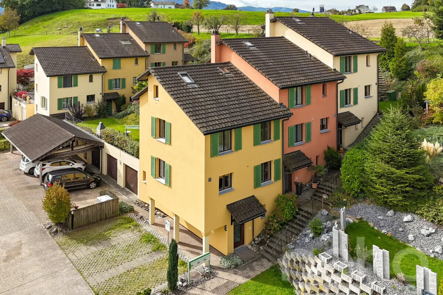 Casa unifamiliare ben tenuta in un insediamento familiare perfettamente situato - Foto 1 di 12
