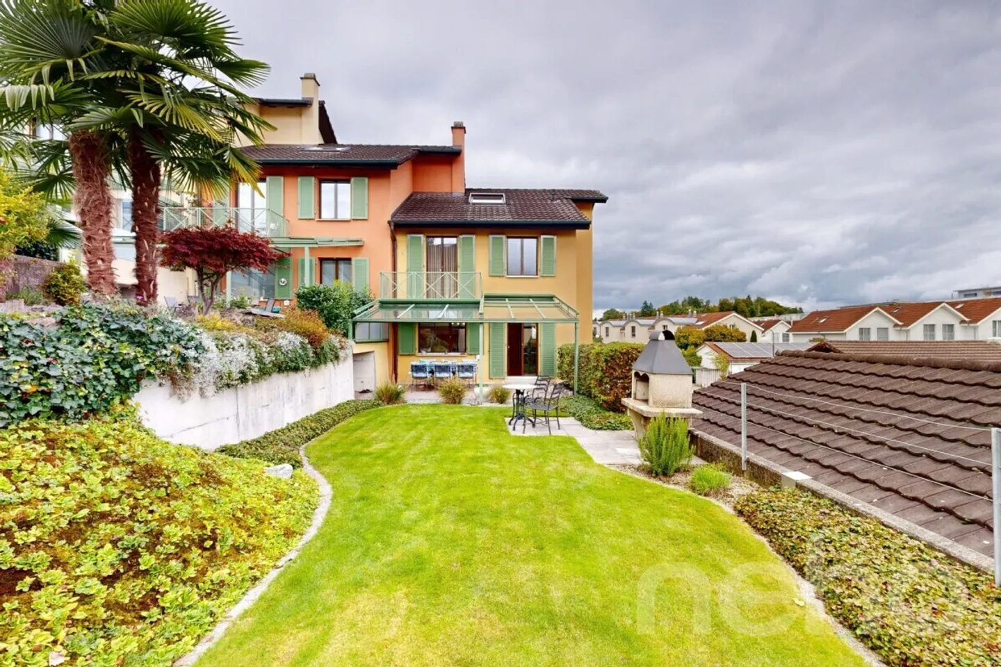 Casa unifamiliare ben tenuta in un insediamento familiare perfettamente situato - Foto 2 di 12