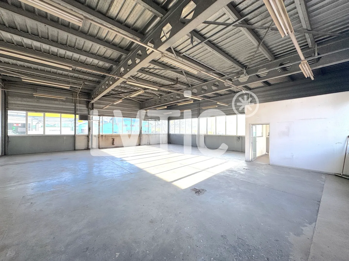 Industrielle Halle, Werkstatt von 725 m2 zur Miete in Châtel-St-Denis - Foto 1 von 10