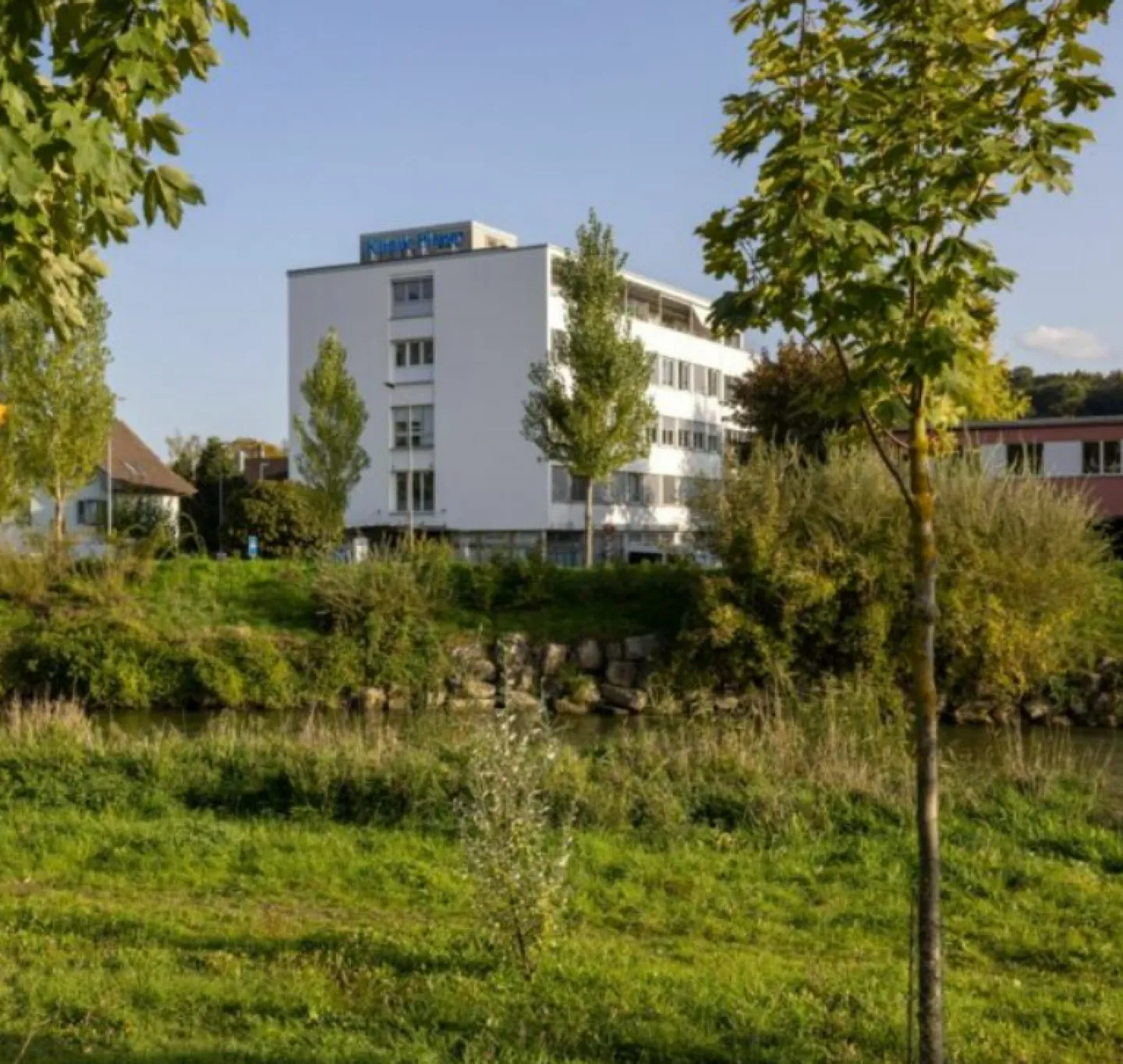 Privat- und Tagesklinik "Piano" in Biel mit vielen Nutzungsmöglichkeiten - Foto 1 von 16