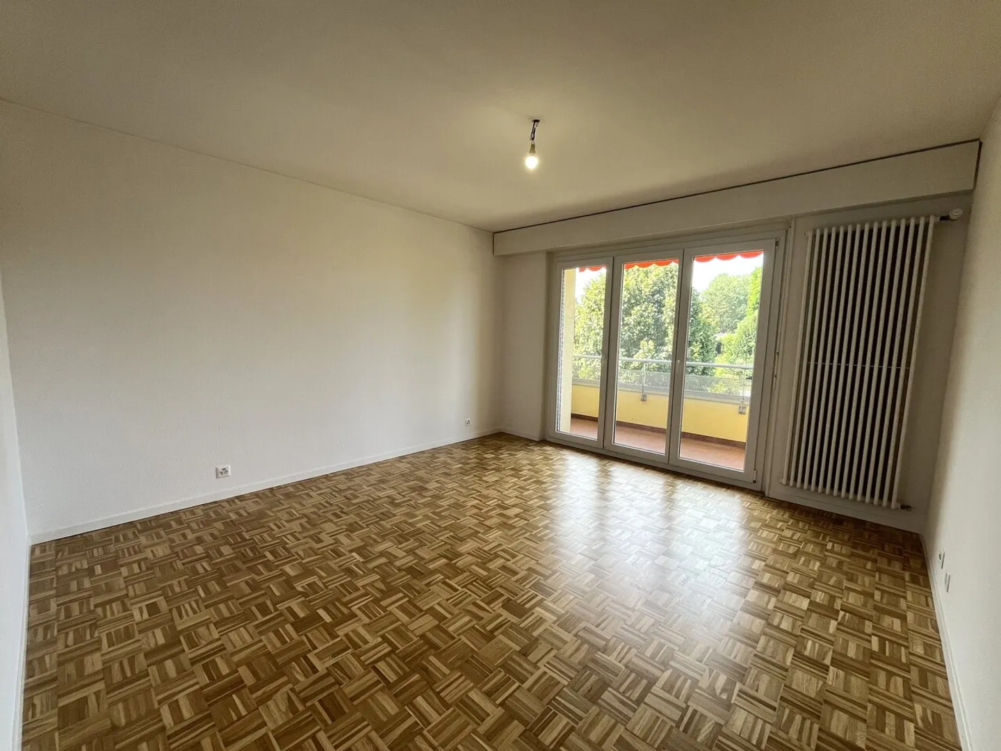 Beautiful 3.5-room apartment with balcony in Payerne - Photo 3 of 8