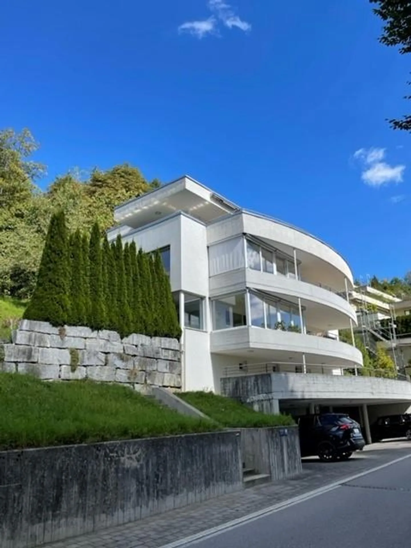 Exclusive 5.5-room apartment with lake view in Unterägeri for rent - Photo 1 of 9