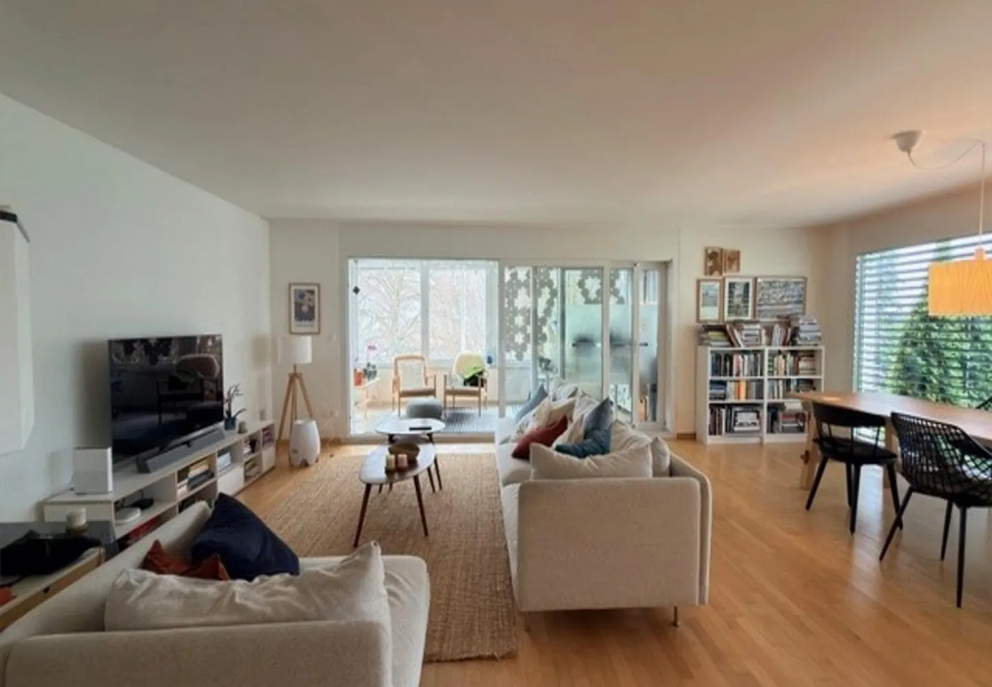 Exclusive 5.5-room apartment with lake view in Unterägeri for rent - Photo 3 of 9