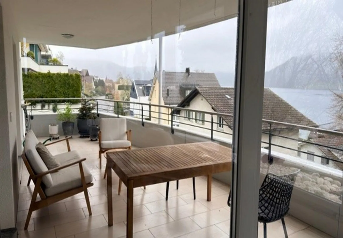 Exclusive 5.5-room apartment with lake view in Unterägeri for rent - Photo 7 of 9