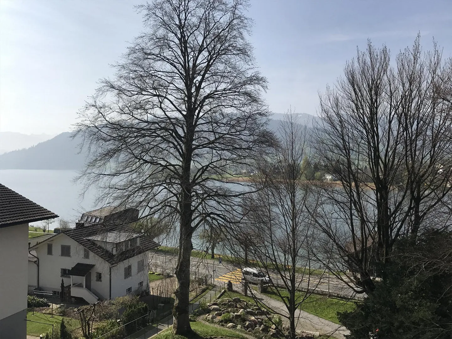 Exclusive 5.5-room apartment with lake view in Unterägeri for rent - Photo 8 of 9