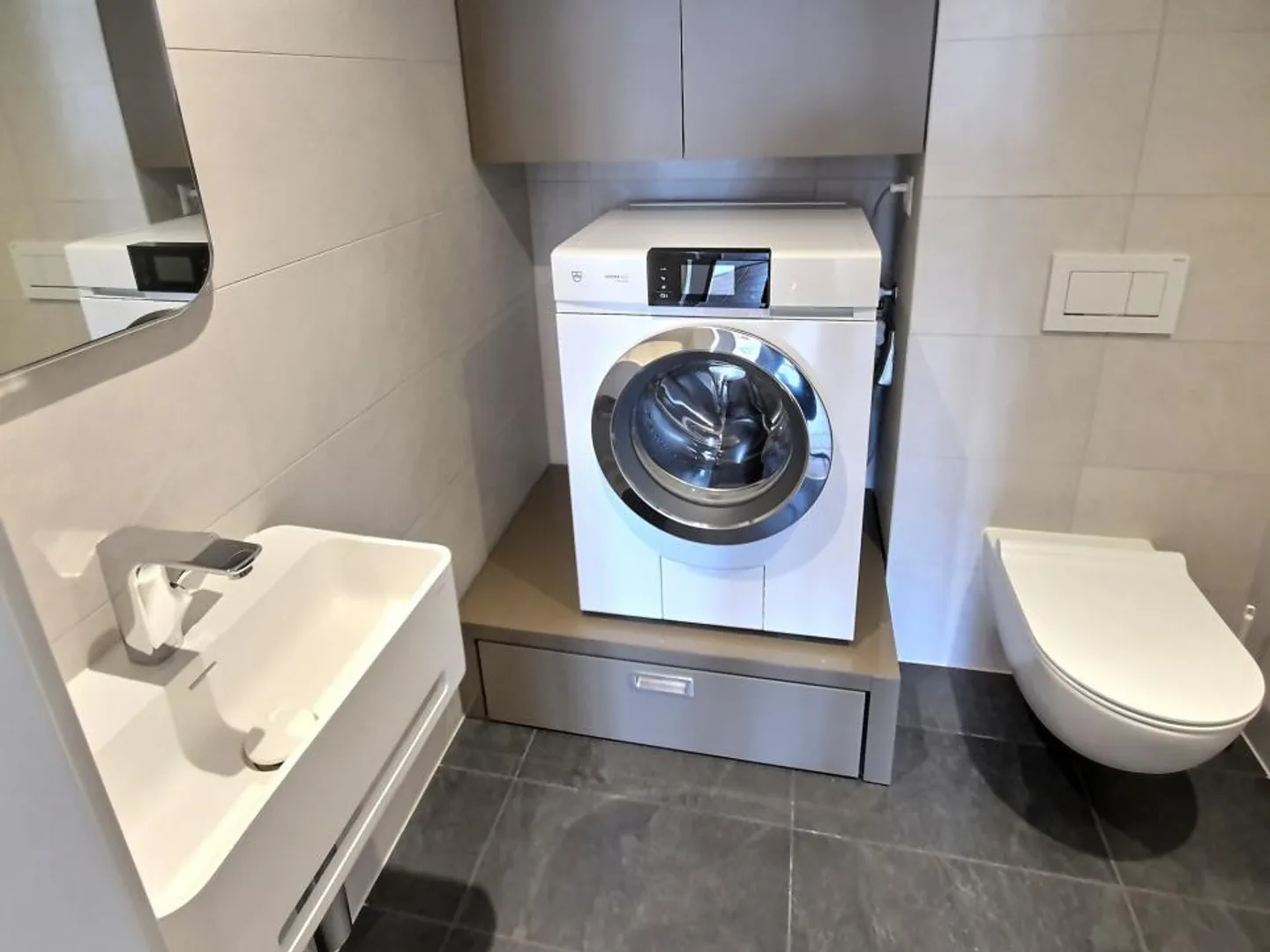 Top floor - quiet neighborhood - Photo 8 of 10