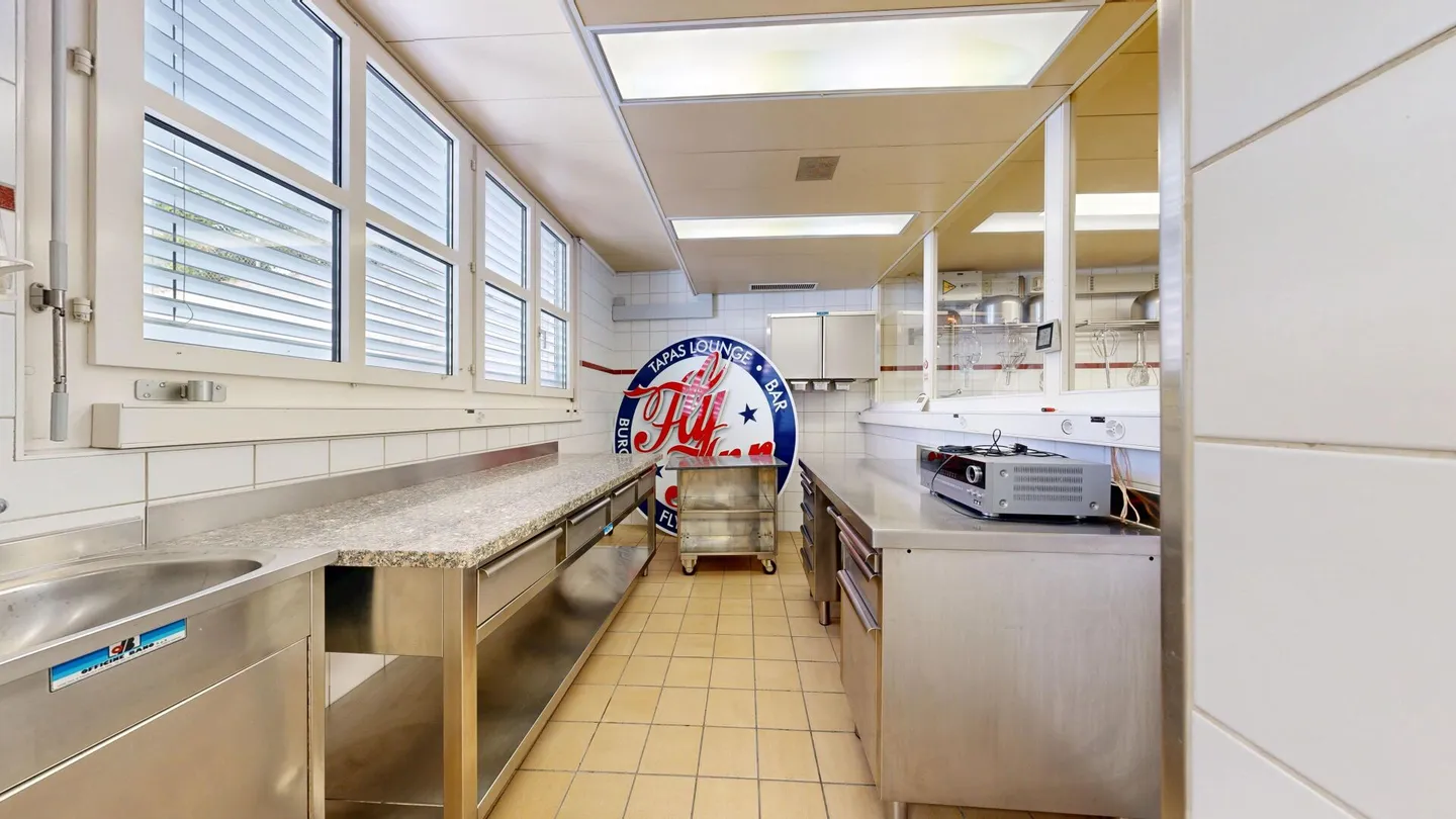 Hotel for sale - Photo 5 of 8