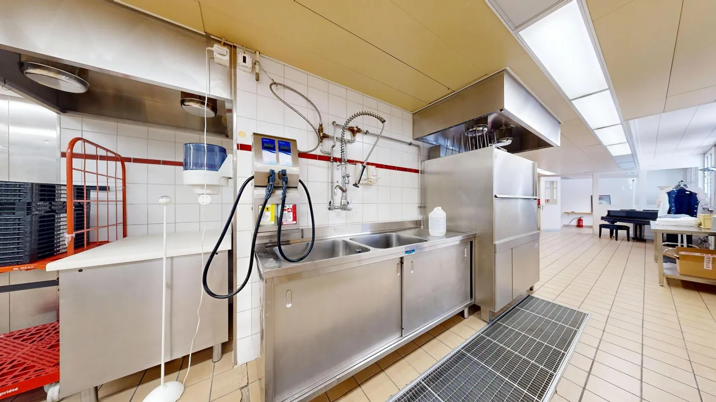 Hotel for sale - Photo 6 of 8