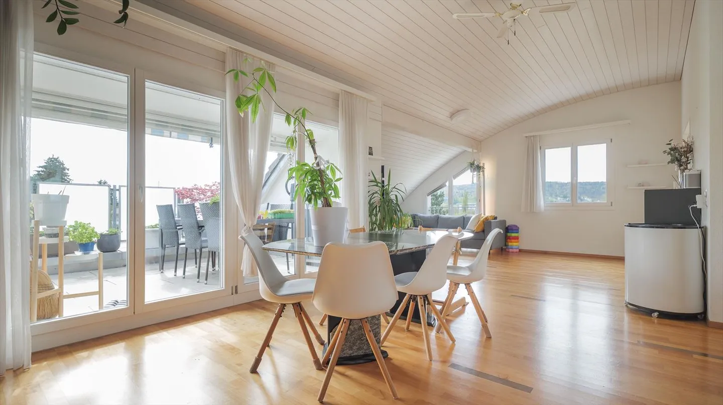 Wonderful 5.5-room apartment in Unterengstringen - Photo 2 of 9