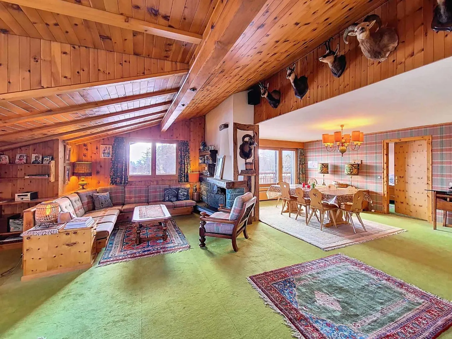 Extraordinary Location - 4.5 Rooms with Stunning Views of the Golf Course and Private Studio - Photo 4 of 13