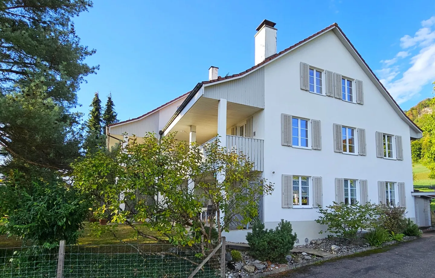 Appartement en duplex de 5,5 pièces dans un emplacement idyllique - Photo 1 sur 13