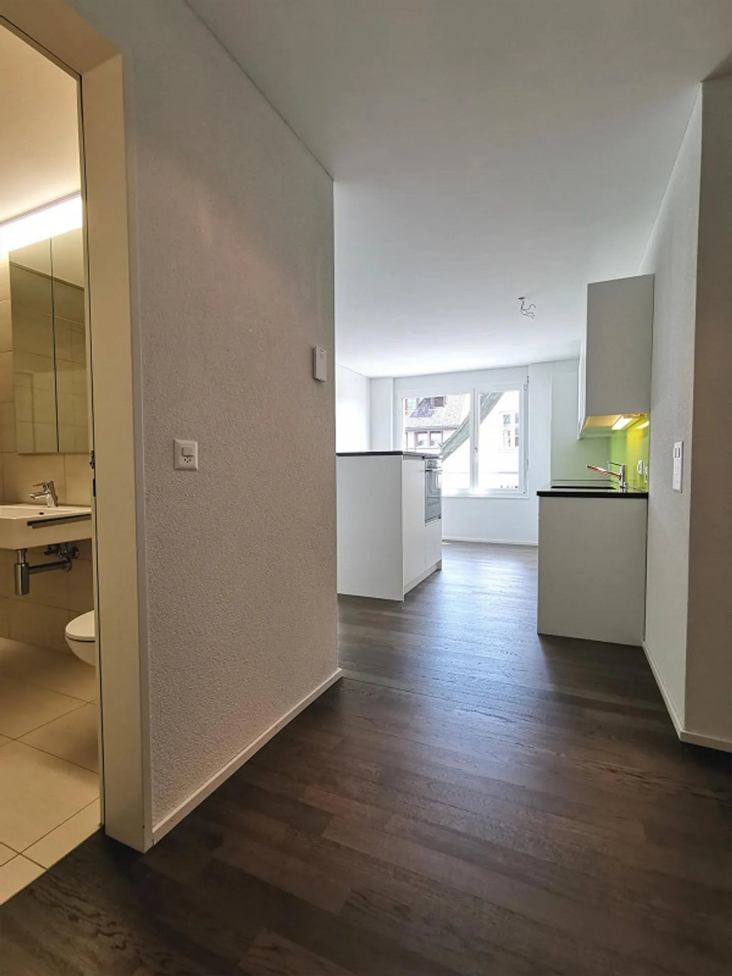 À LINDENPLATZ - BEL APPARTEMENT DE 2,5 PIÈCES AVEC VUE SUR DE... - Photo 1 sur 8