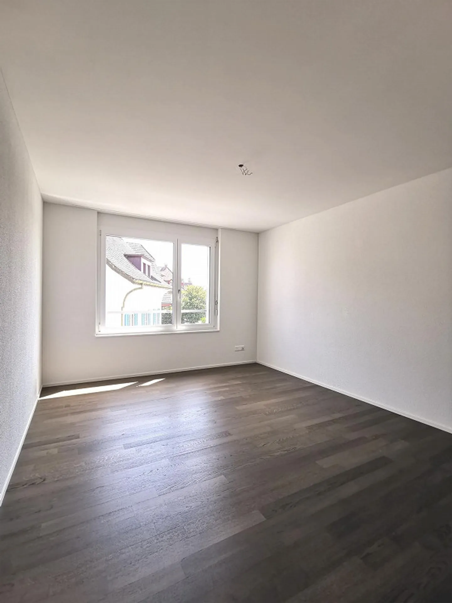 À LINDENPLATZ - BEL APPARTEMENT DE 2,5 PIÈCES AVEC VUE SUR DE... - Photo 4 sur 8