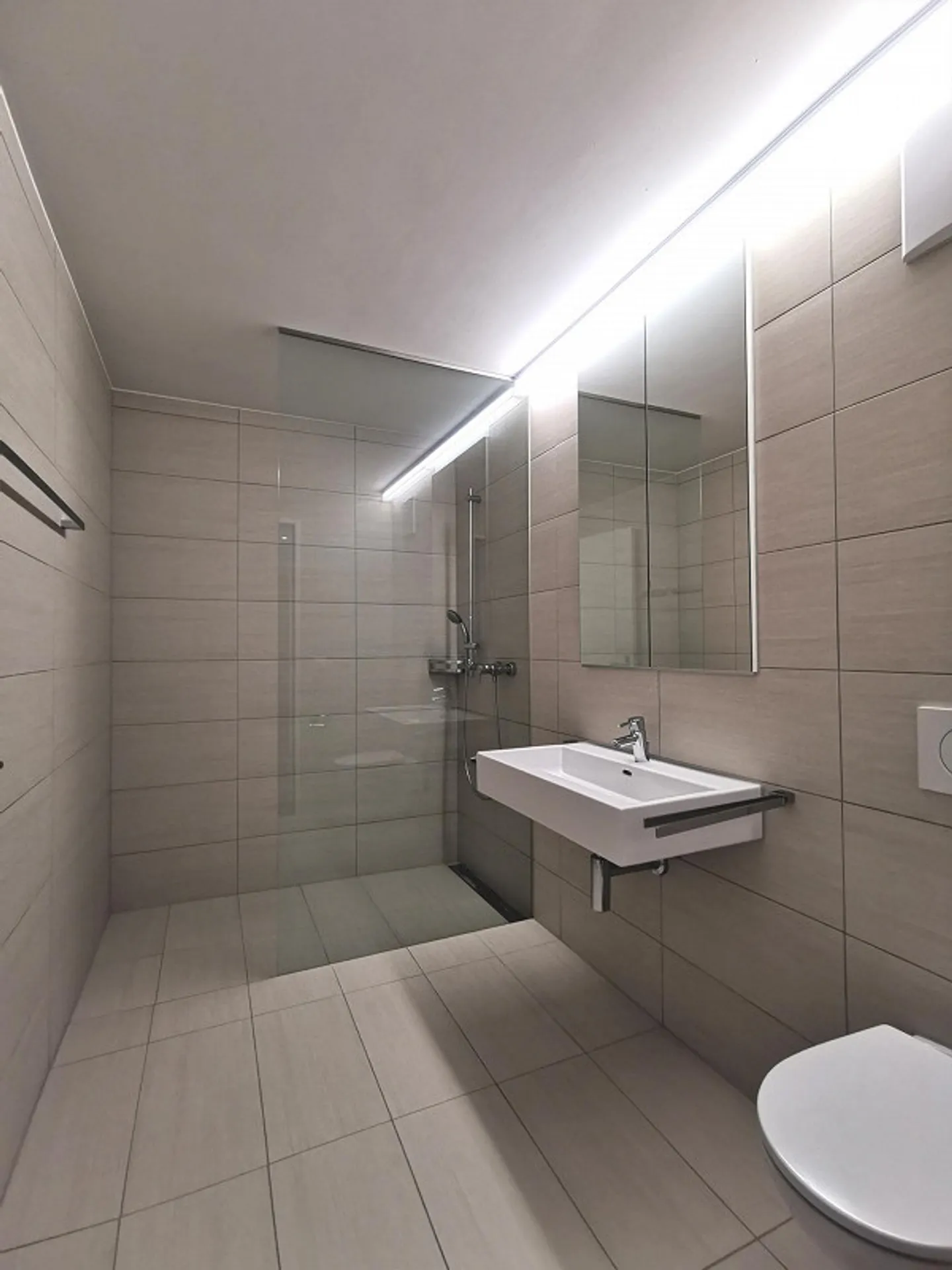 À LINDENPLATZ - BEL APPARTEMENT DE 2,5 PIÈCES AVEC VUE SUR DE... - Photo 5 sur 8