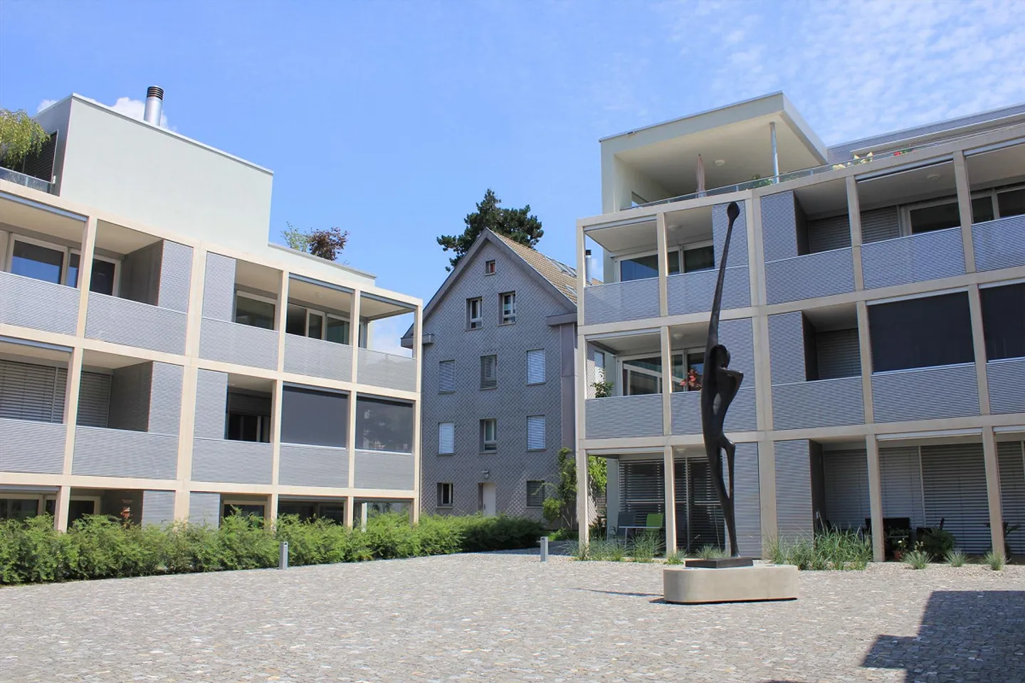 À LINDENPLATZ - BEL APPARTEMENT DE 2,5 PIÈCES AVEC VUE SUR DE... - Photo 7 sur 8