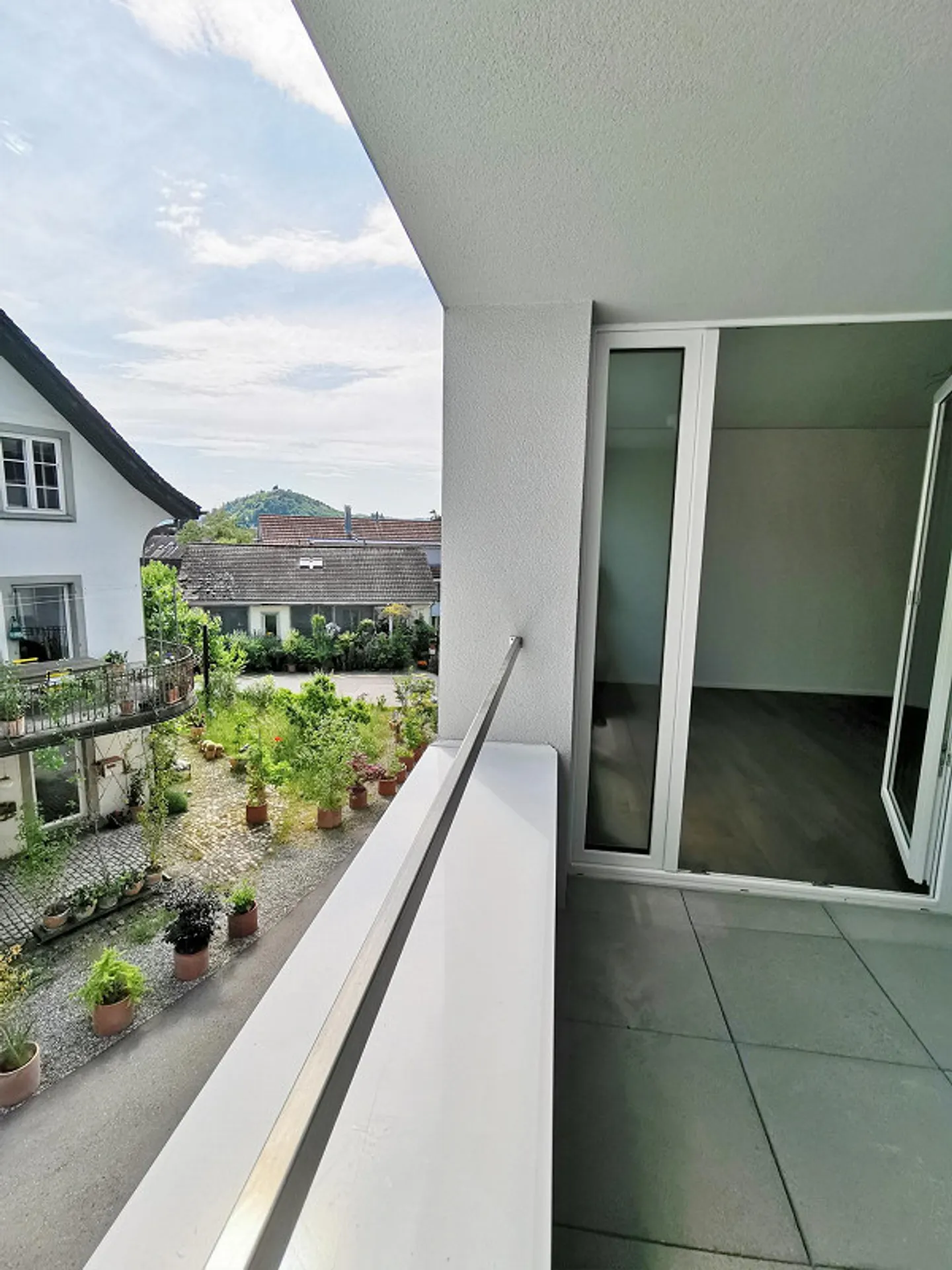 À LINDENPLATZ - BEL APPARTEMENT DE 2,5 PIÈCES AVEC VUE SUR DE... - Photo 8 sur 8