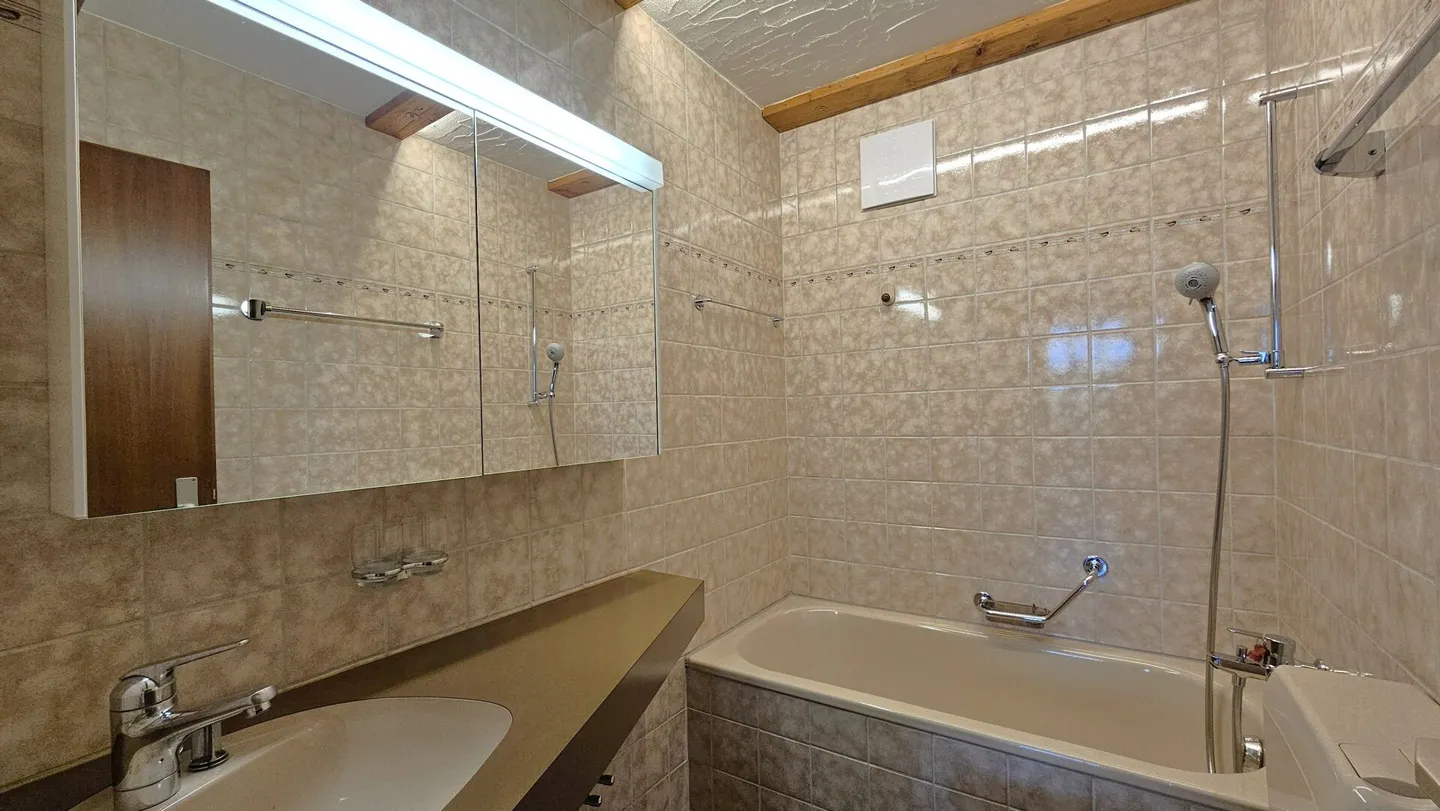 Appartement en duplex de 5,5 pièces dans un emplacement idyllique - Photo 6 sur 13