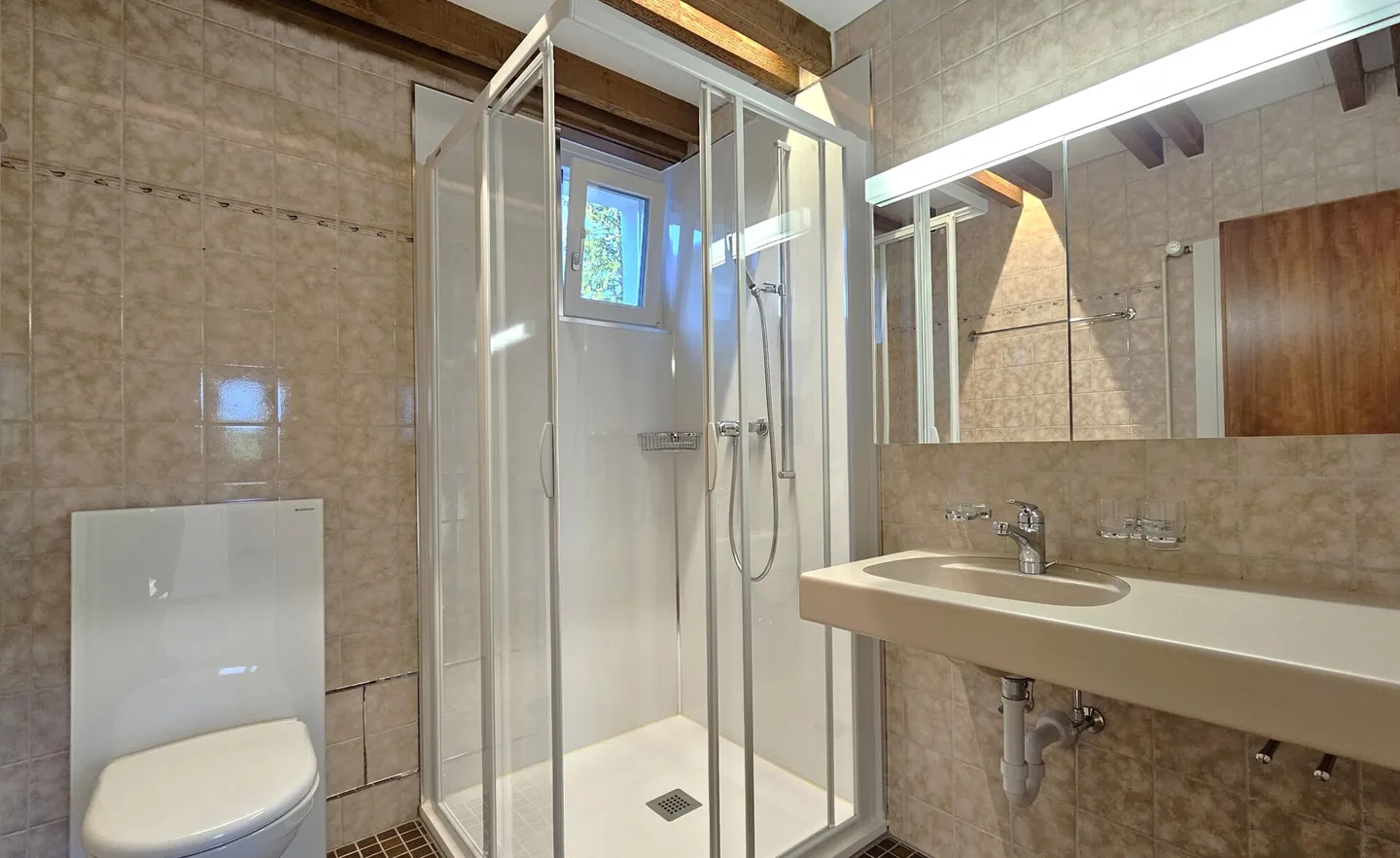 Appartement en duplex de 5,5 pièces dans un emplacement idyllique - Photo 10 sur 13