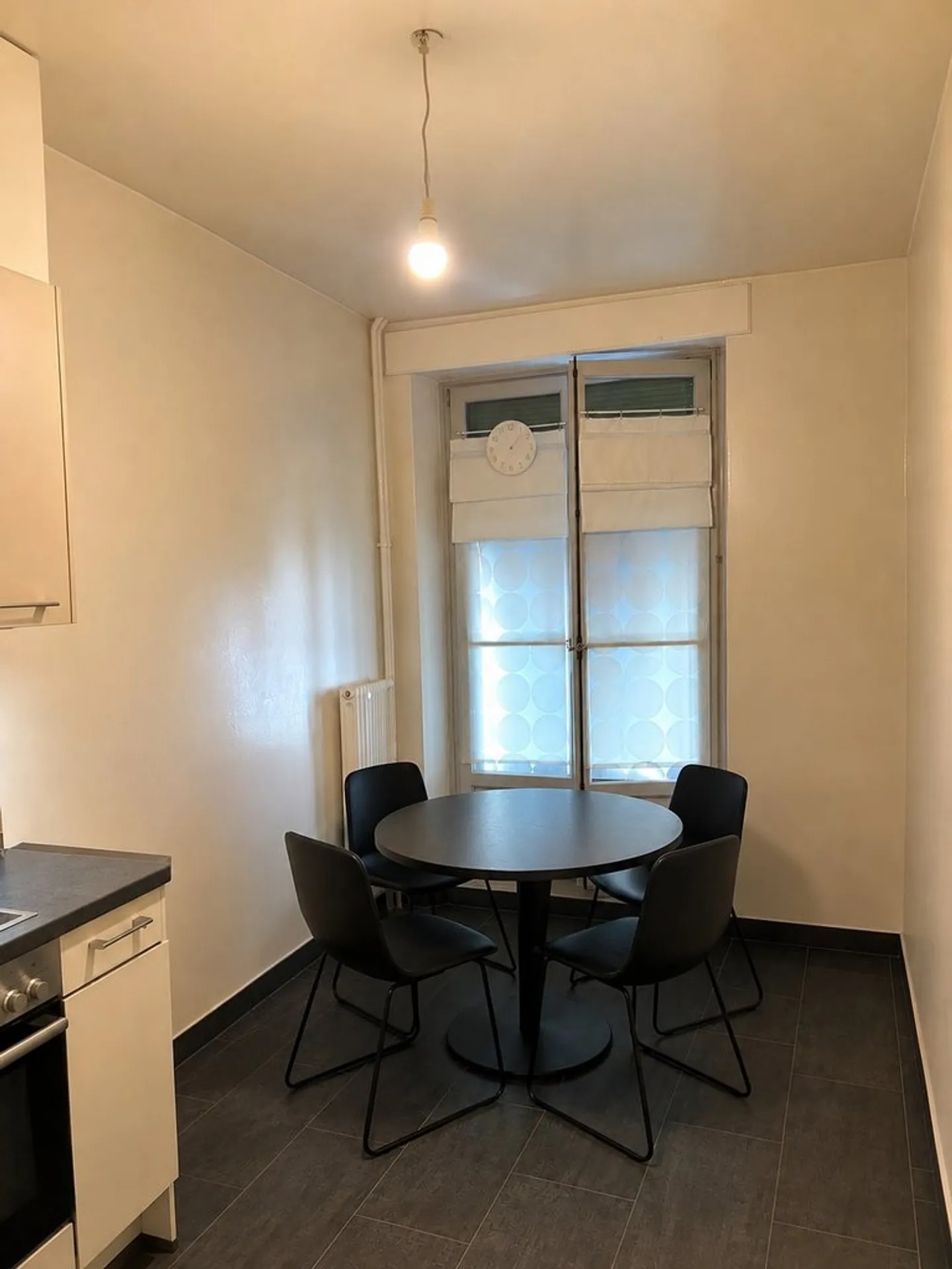 Appartement Charmant dans Quartier Calme - Photo 2 sur 5