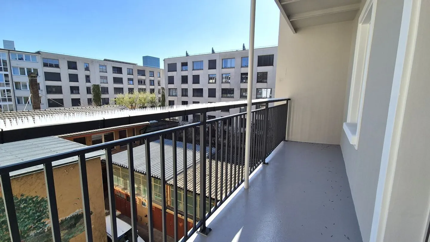 Modern 3.5-Room Apartment with Balcony - Photo 8 of 10