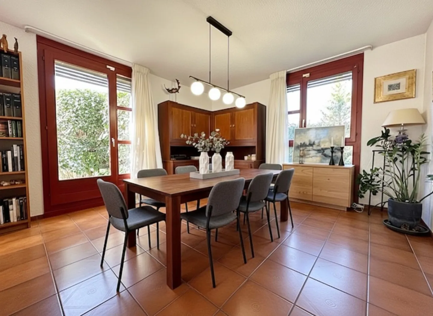 Bella villa bifamiliare con 6 stanze / 4 camere da letto / bel giardino alberato e recintato - Foto 3 di 9