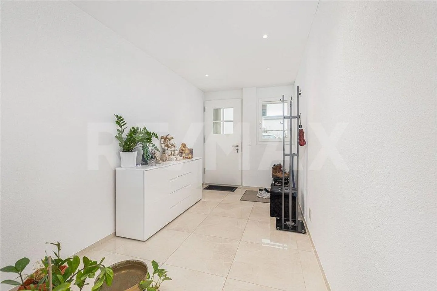 Neuwertiges 5.5-Zimmer-Reihenmittelhaus mit schöner Aussicht und ge... - Foto 2 von 13