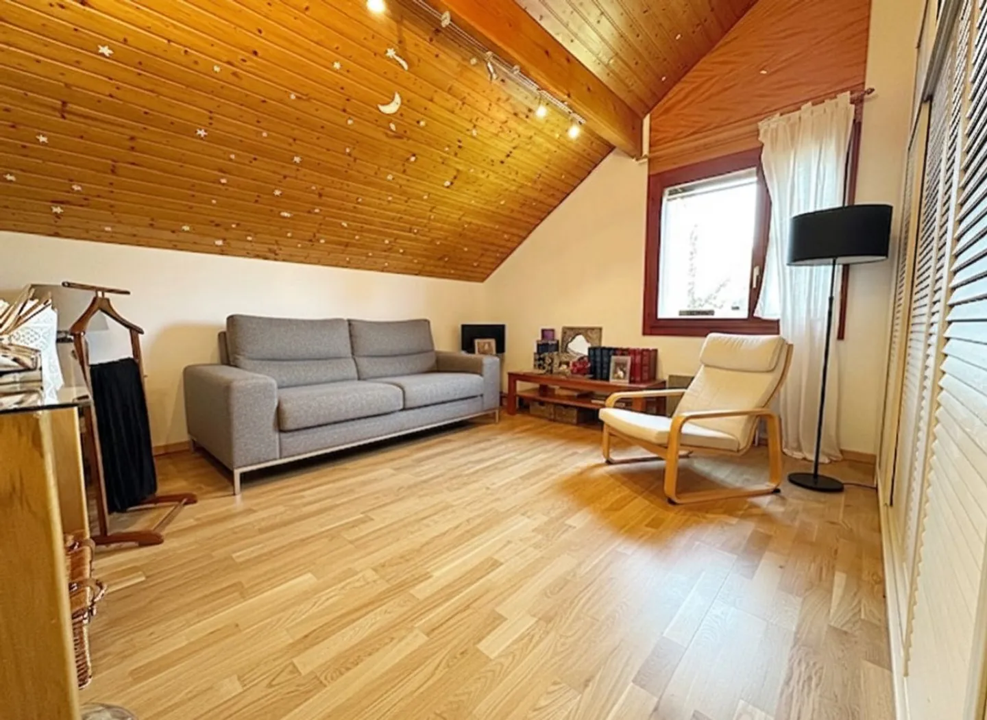 Bella villa bifamiliare con 6 stanze / 4 camere da letto / bel giardino alberato e recintato - Foto 7 di 9