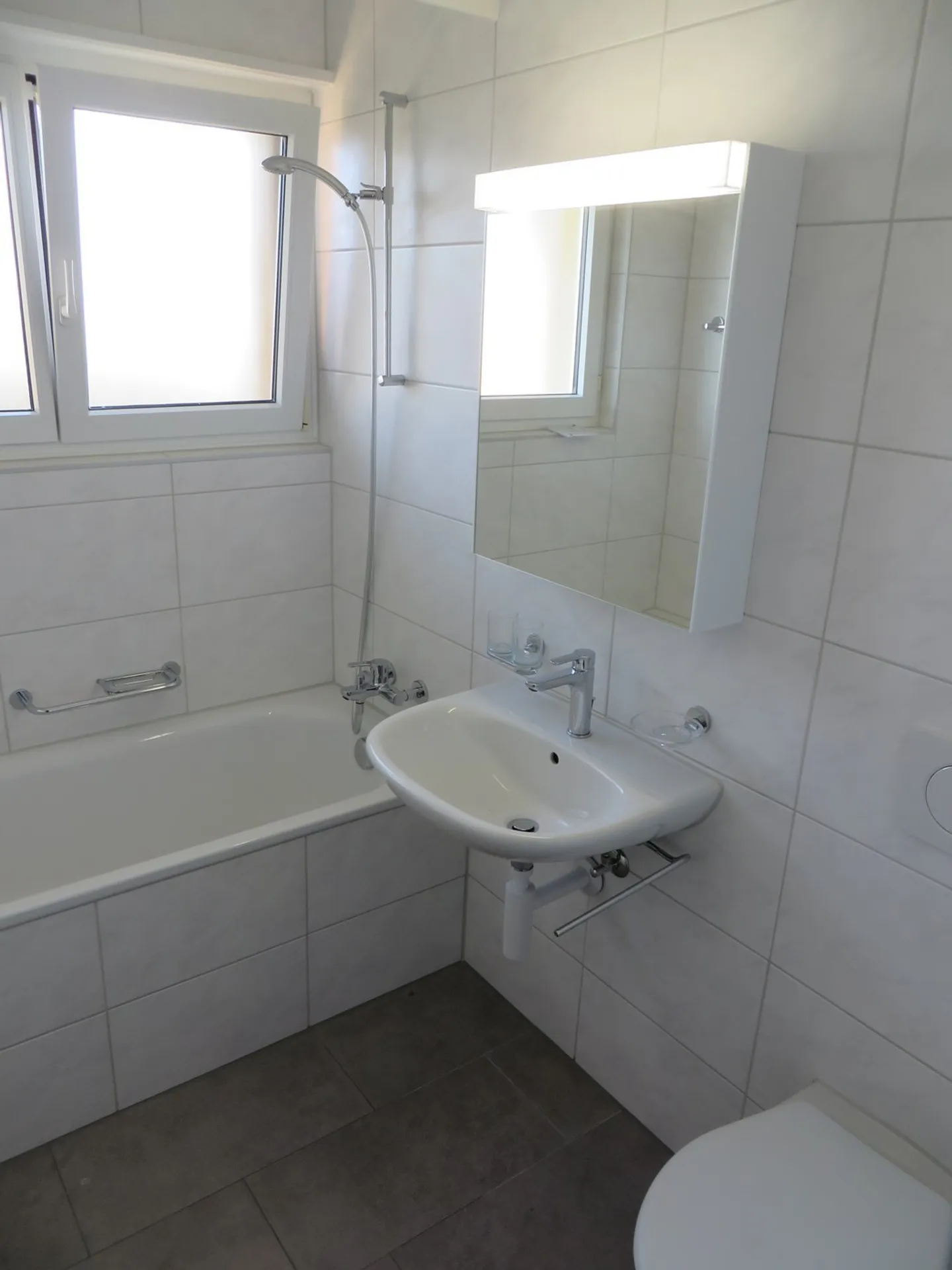 Geräumige Wohnung mit Blick ins Grüne - Foto 2 von 5