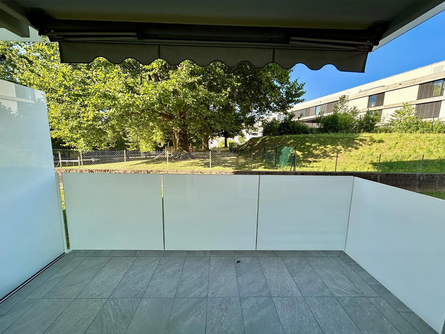 Renovated apartment with large balcony - Photo 4 of 11