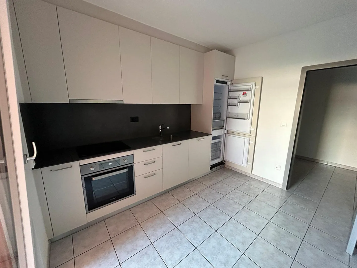 Renovated apartment with large balcony - Photo 5 of 11