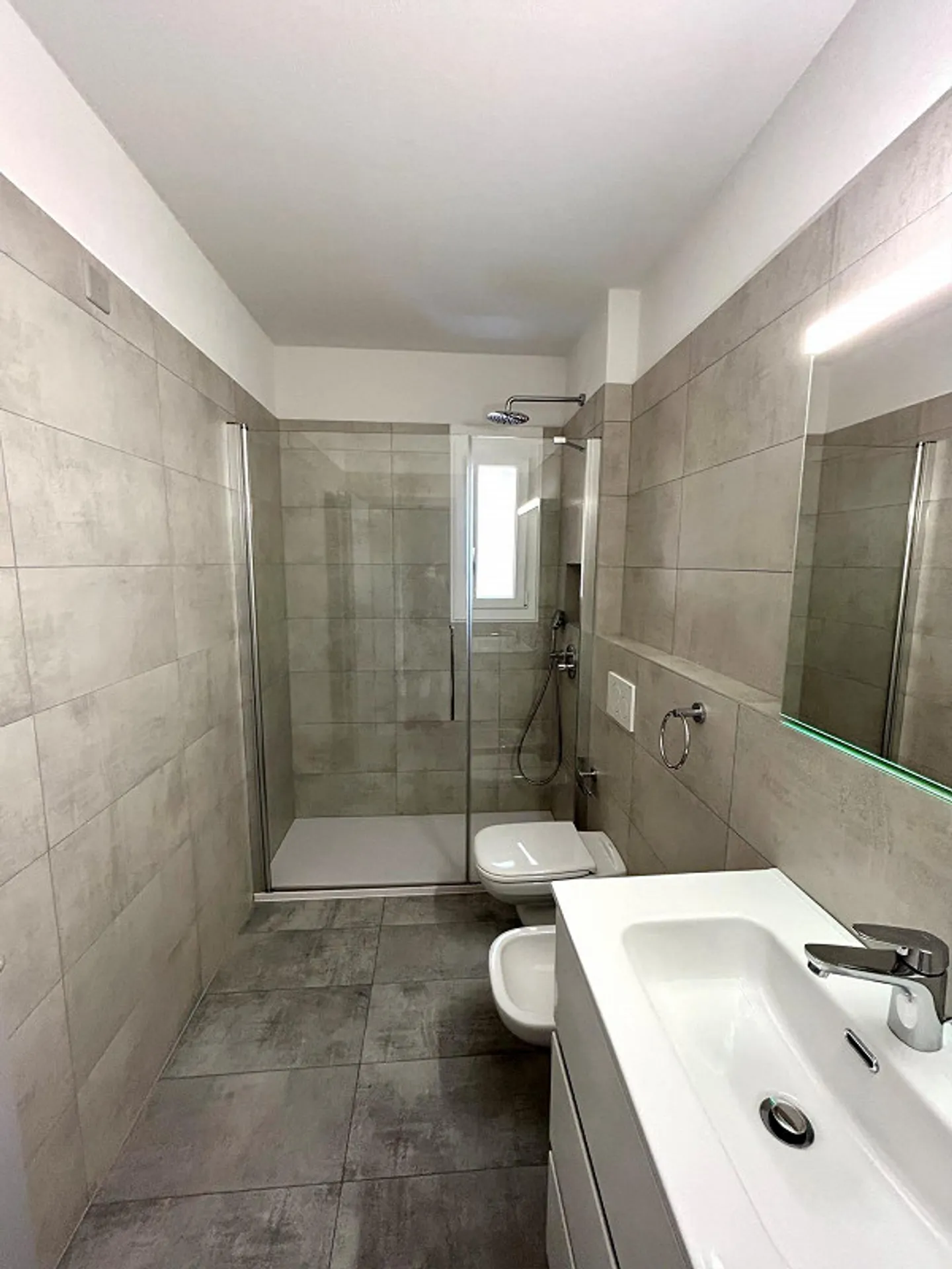 Renovated apartment with large balcony - Photo 10 of 11
