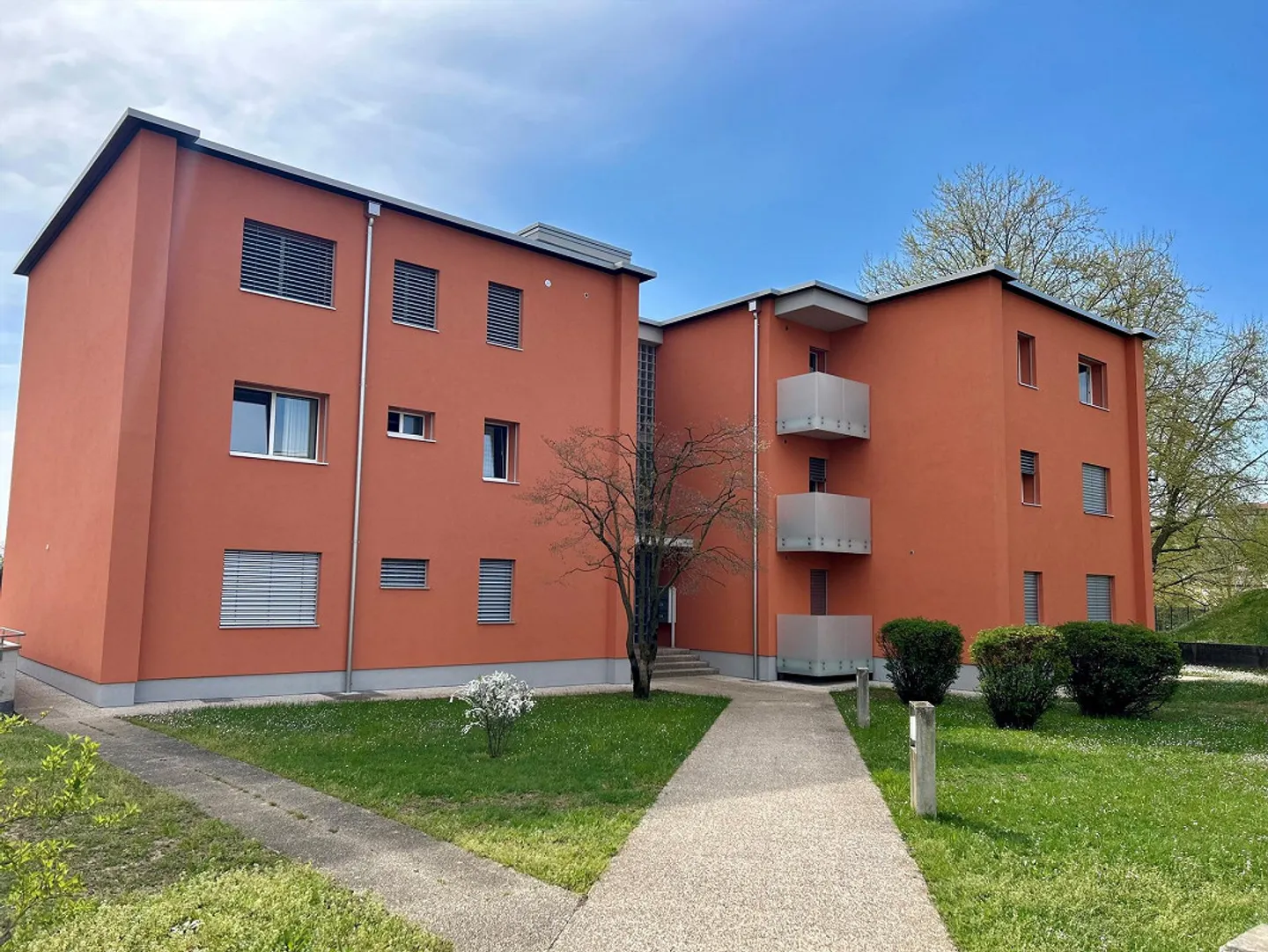 Renovated apartment with large balcony - Photo 2 of 11