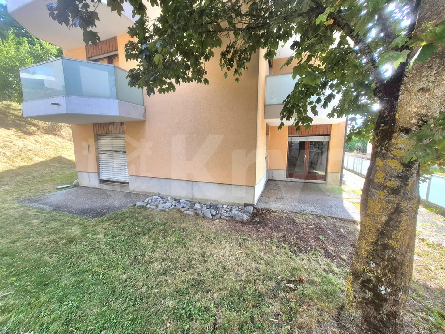 GRANOIS/SAVIESE - APPARTEMENT 4.5 PIÈCES AU REZ-DE-CHAUSSÉE AVEC TERRASSE - Photo 2 sur 12