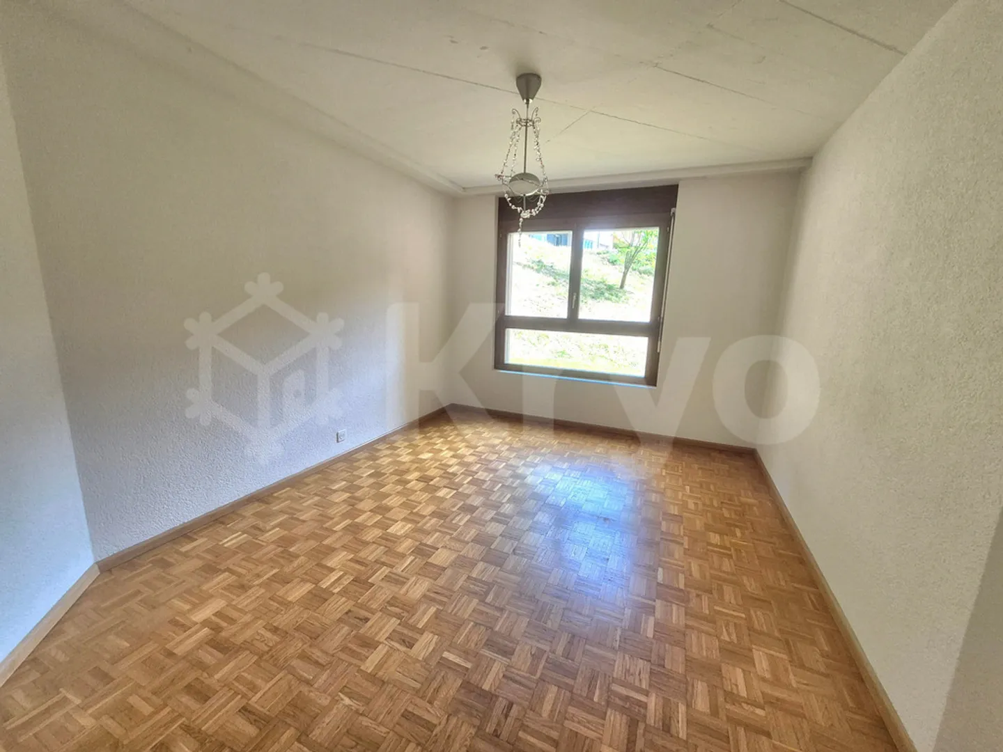 GRANOIS/SAVIESE - APPARTEMENT 4.5 PIÈCES AU REZ-DE-CHAUSSÉE AVEC TERRASSE - Photo 9 sur 12