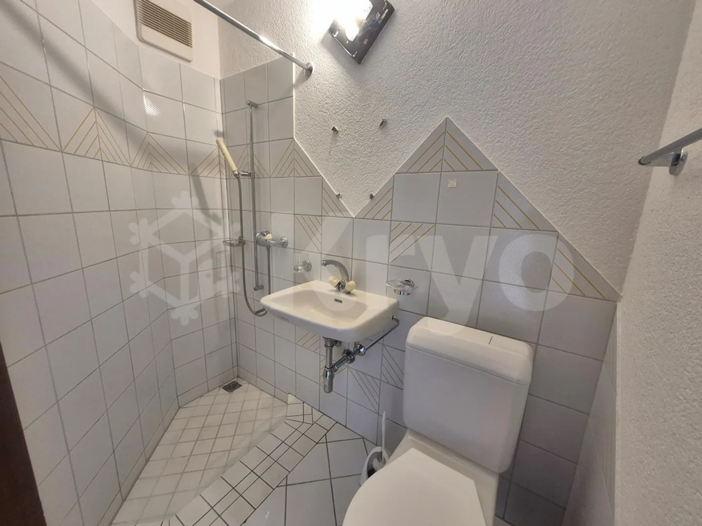 GRANOIS/SAVIESE - APPARTEMENT 4.5 PIÈCES AU REZ-DE-CHAUSSÉE AVEC TERRASSE - Photo 10 sur 12