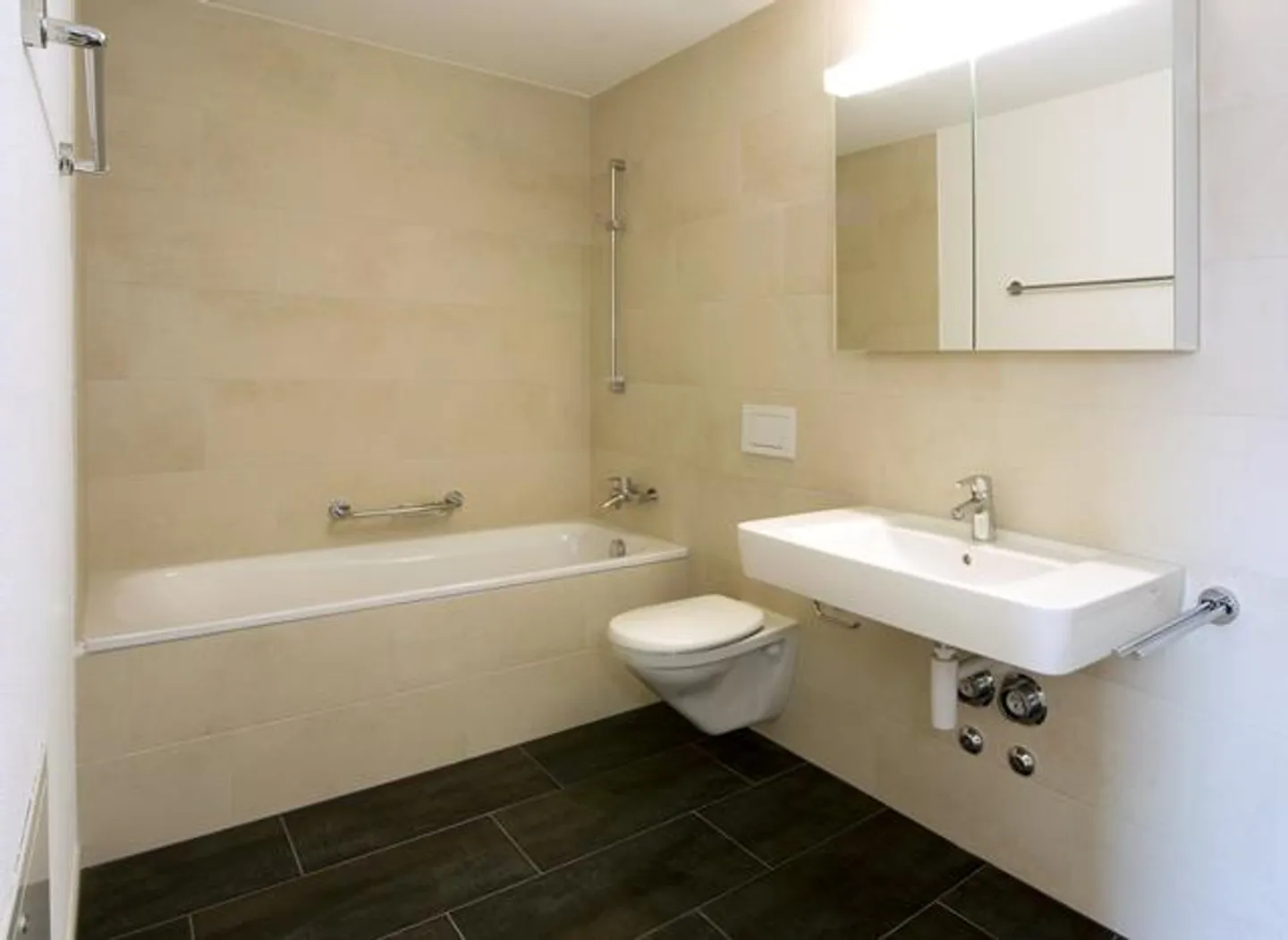 RENT WITHOUT DEPOSIT - modern 2½-room apartment - Photo 3 of 4